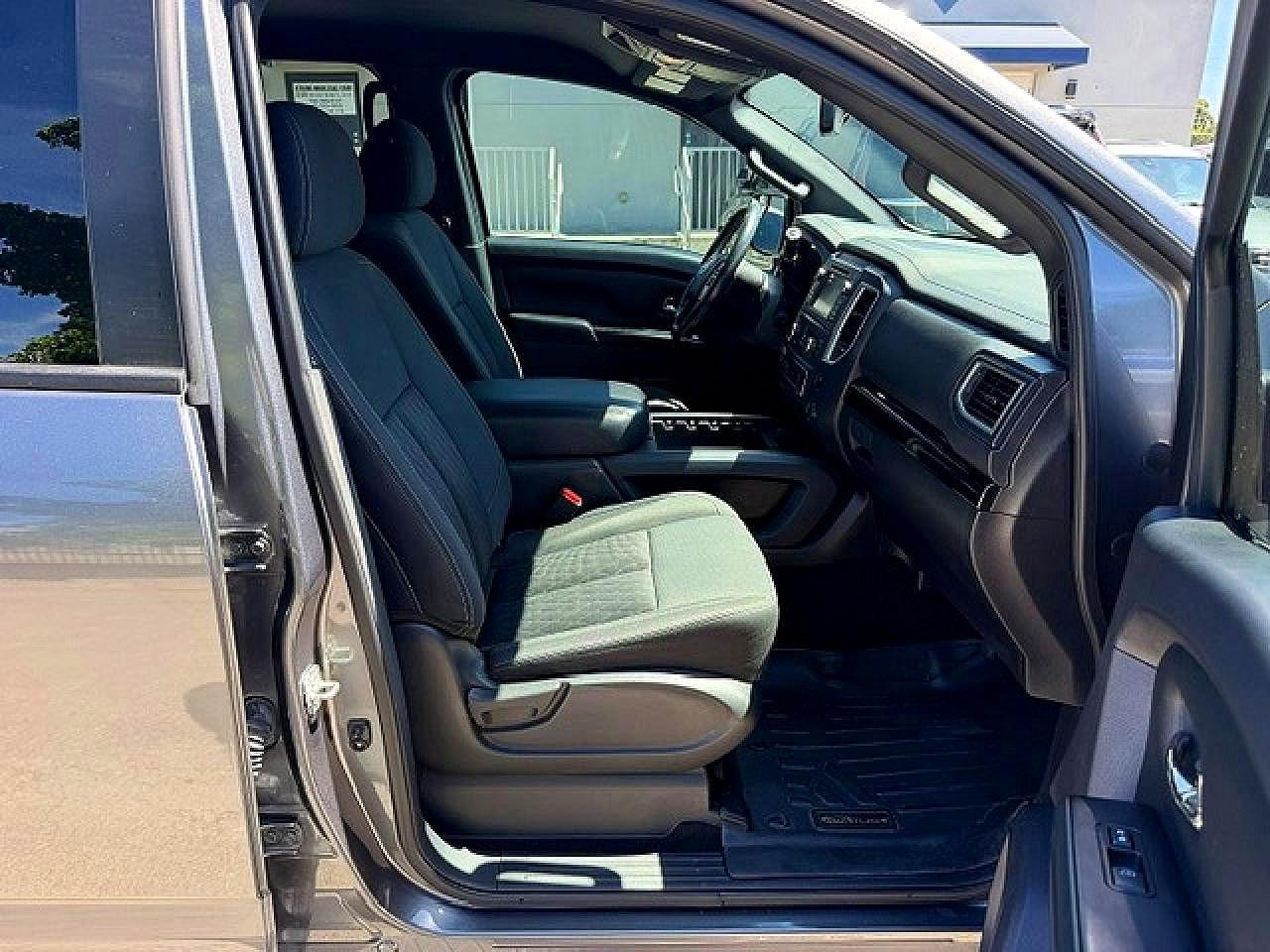 2019 Nissan Titan Sv - Image 7