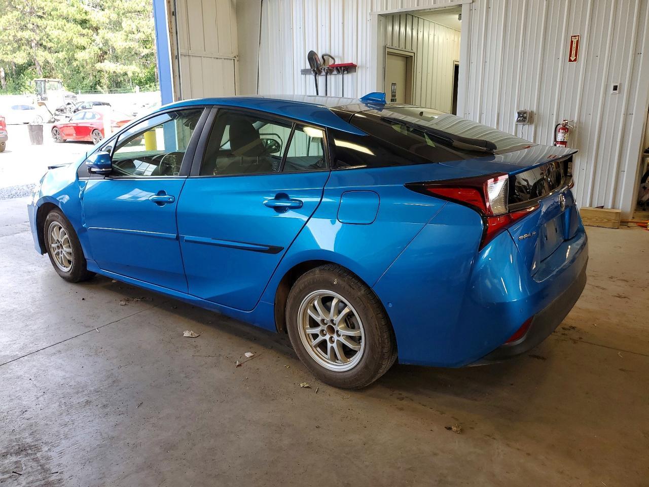2021 Toyota Prius Le - Фото 2