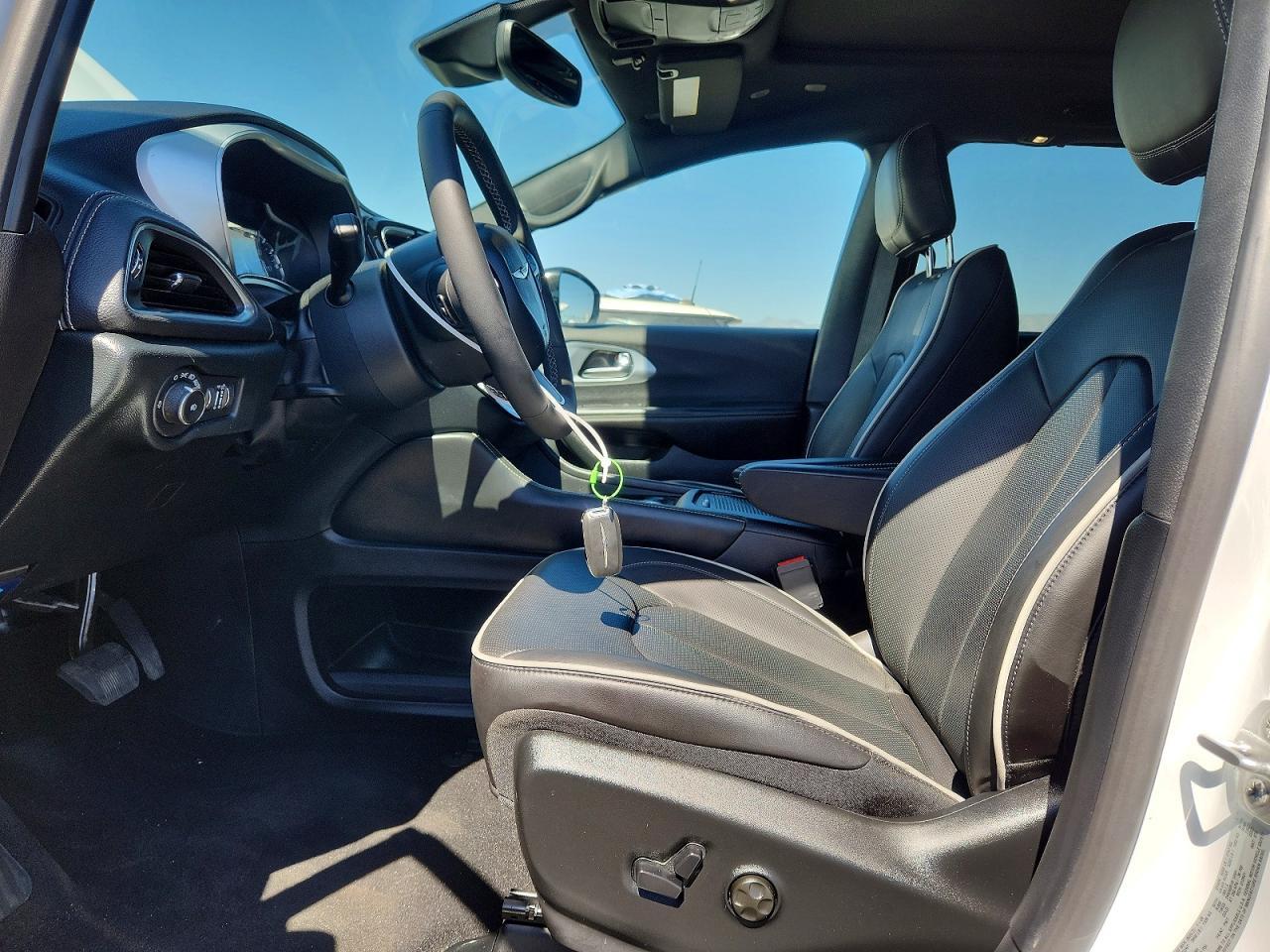 2026 Chrysler Pacifica Limited - Image 7