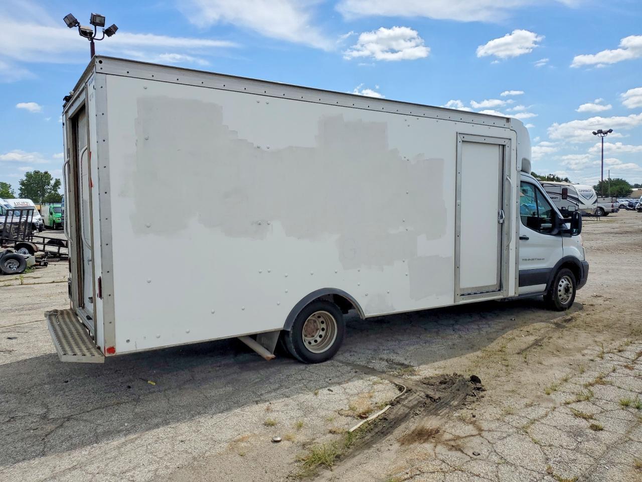 2020 Ford Transit Delivery Truck - Фото 3