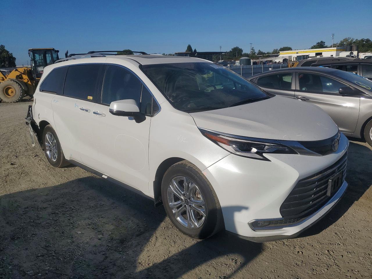 2023 Toyota Sienna Platinum 7-Passenger - Фото 4