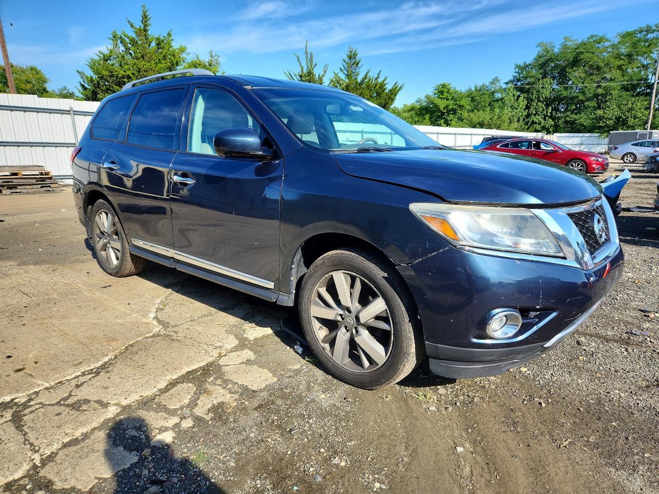 2014 Nissan Pathfinder Platinum - Image 4