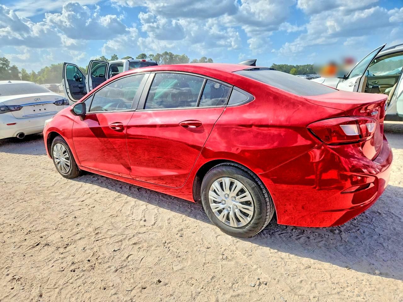 2019 Chevrolet Cruze - Image 2