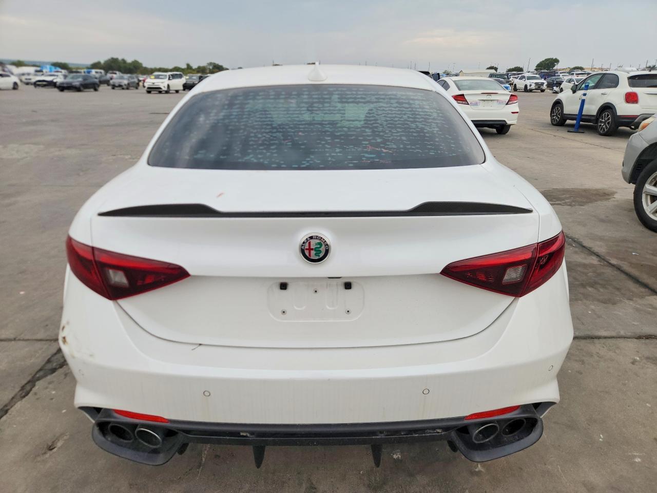 2017 Alfa Romeo Giulia Quadrifoglio - Фото 6