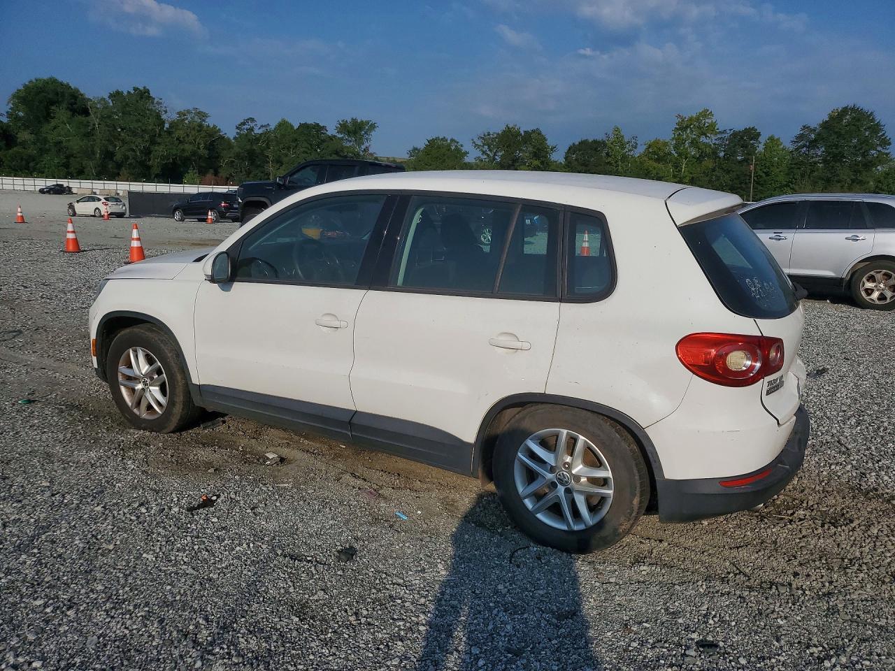 2011 Volkswagen Tiguan S - Фото 2