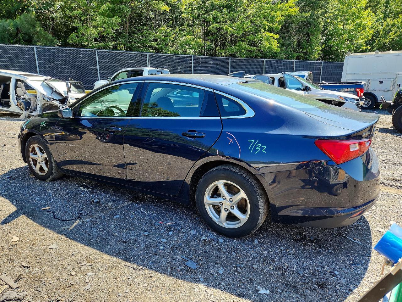 2017 Chevrolet Malibu Ls - Фото 2