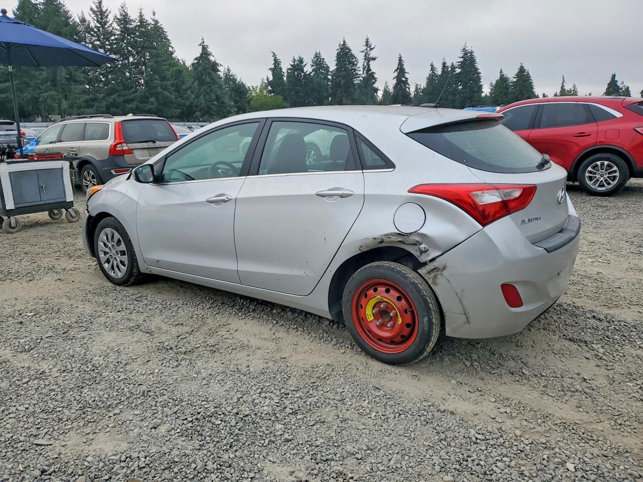 2016 Hyundai Elantra Gt Base - Image 2