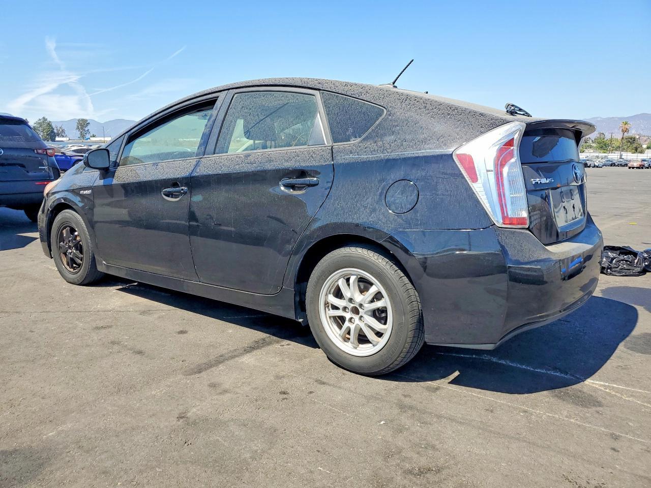 2015 Toyota Prius Three - Image 2