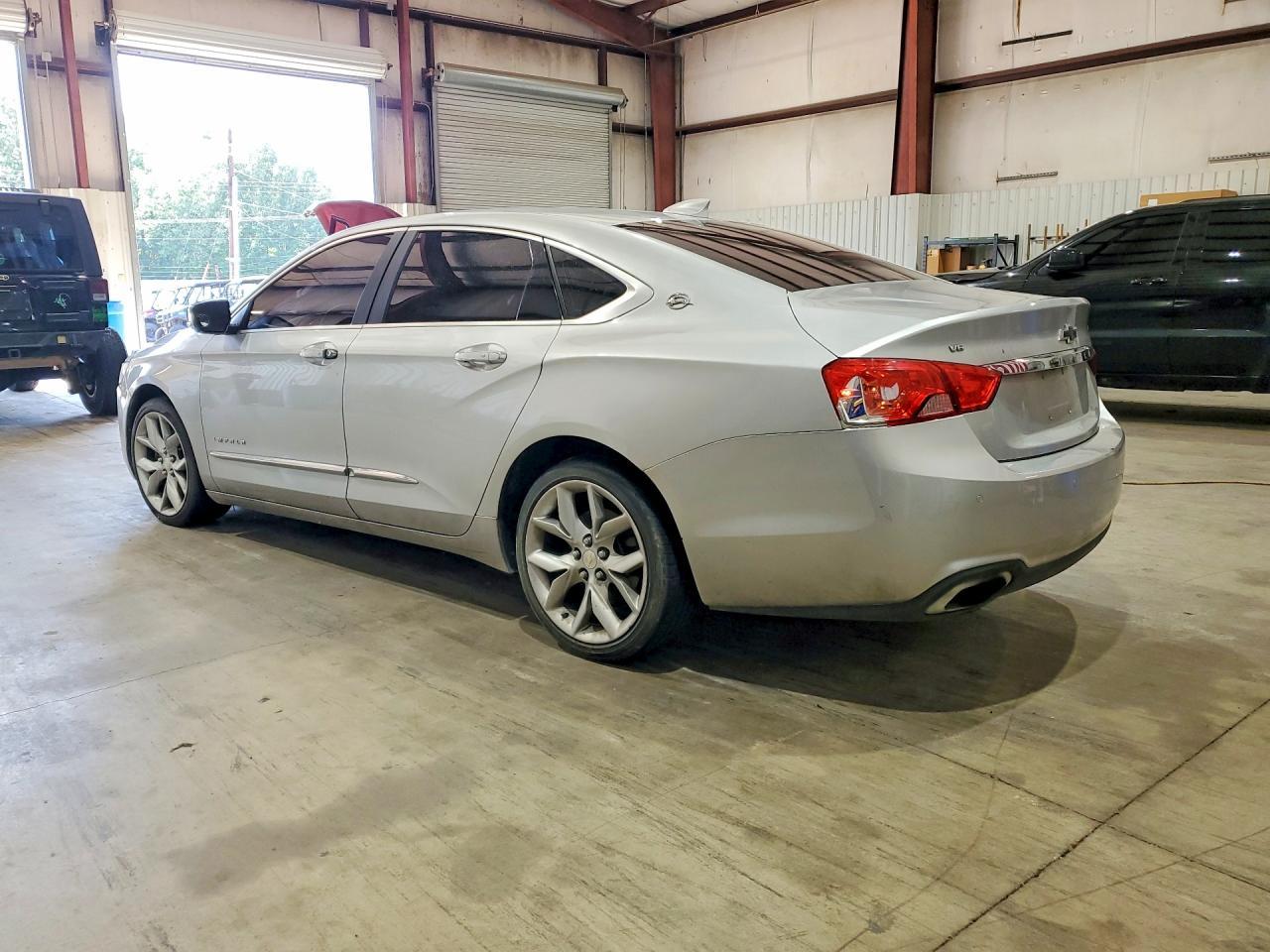 2018 Chevrolet Impala Premier - Фото 2