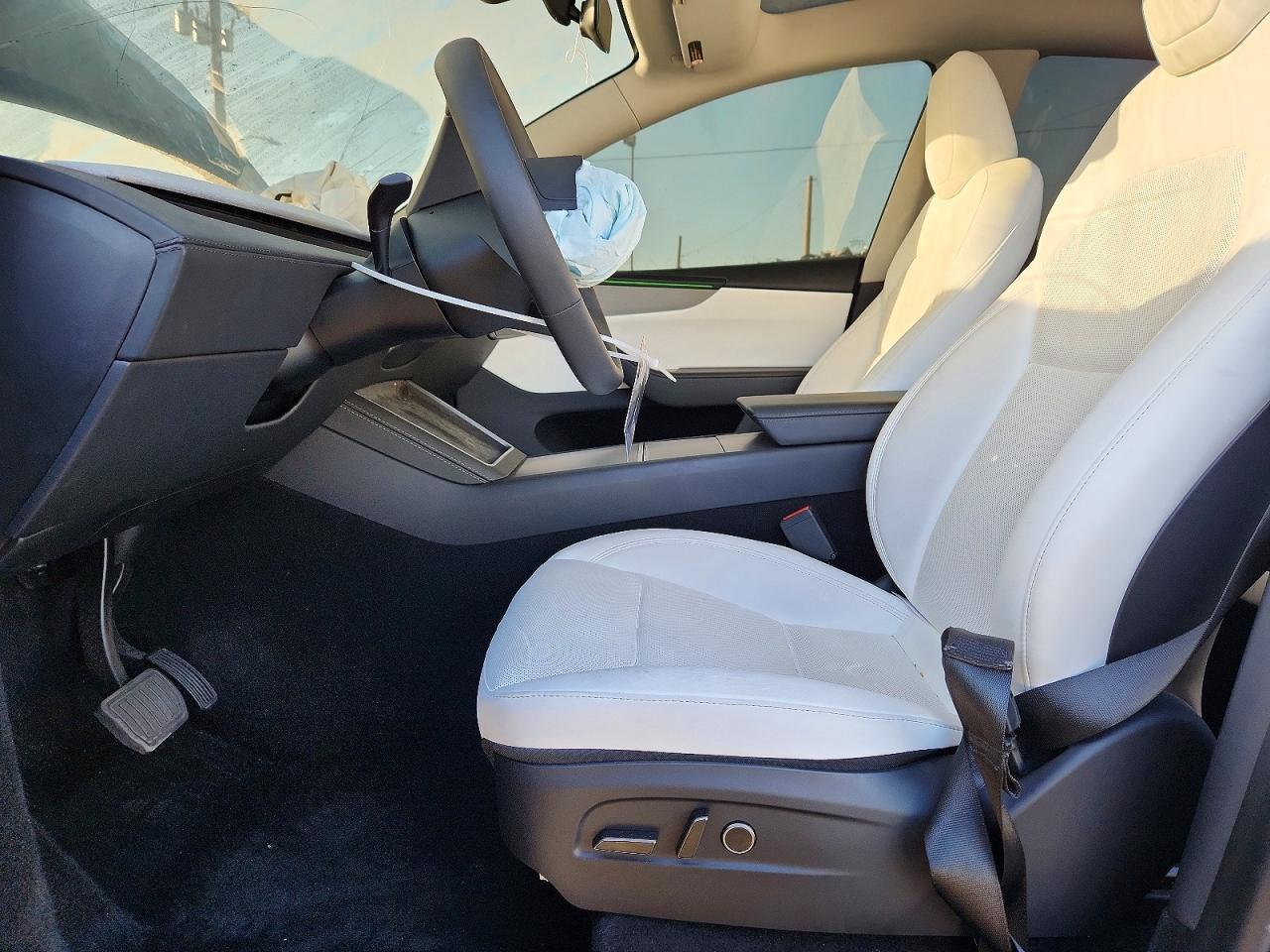 2026 Tesla Model Y - Image 7