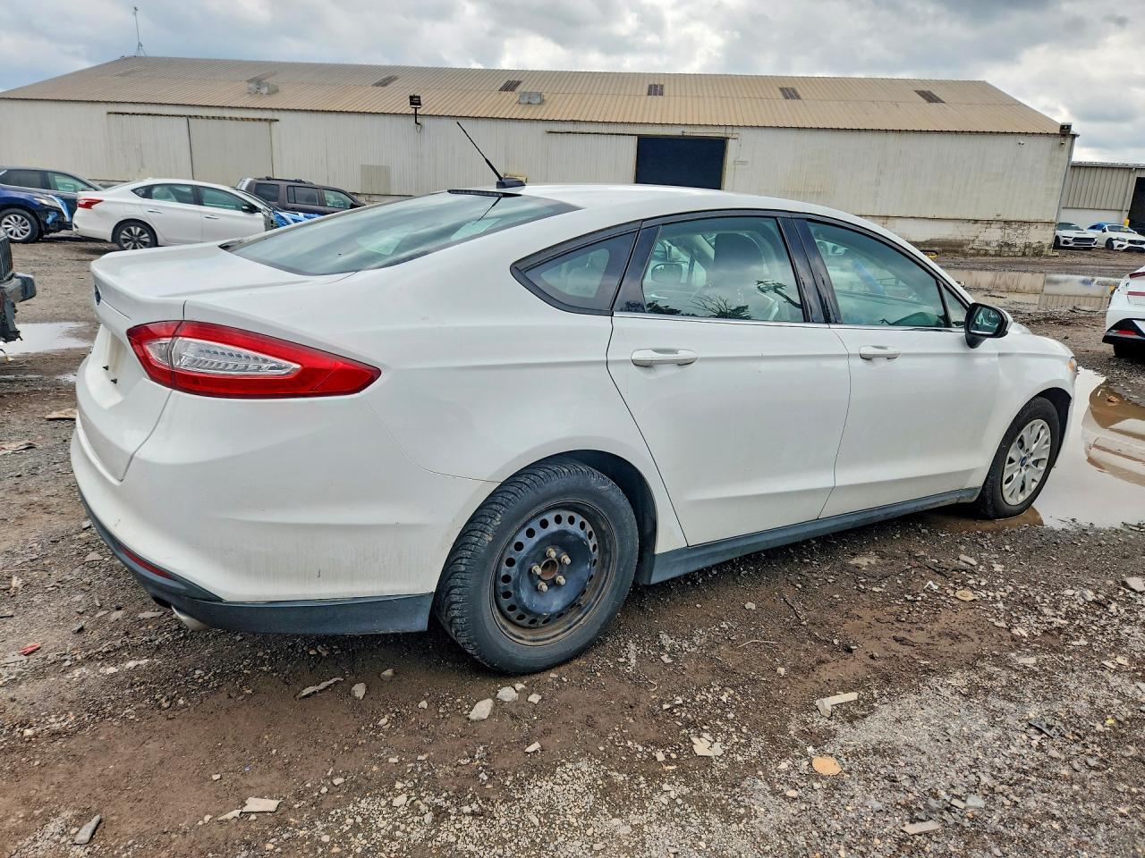 2013 Ford Fusion S - Фото 3