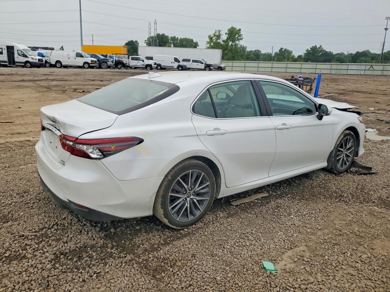 2023 Toyota Camry Xle - Image 3