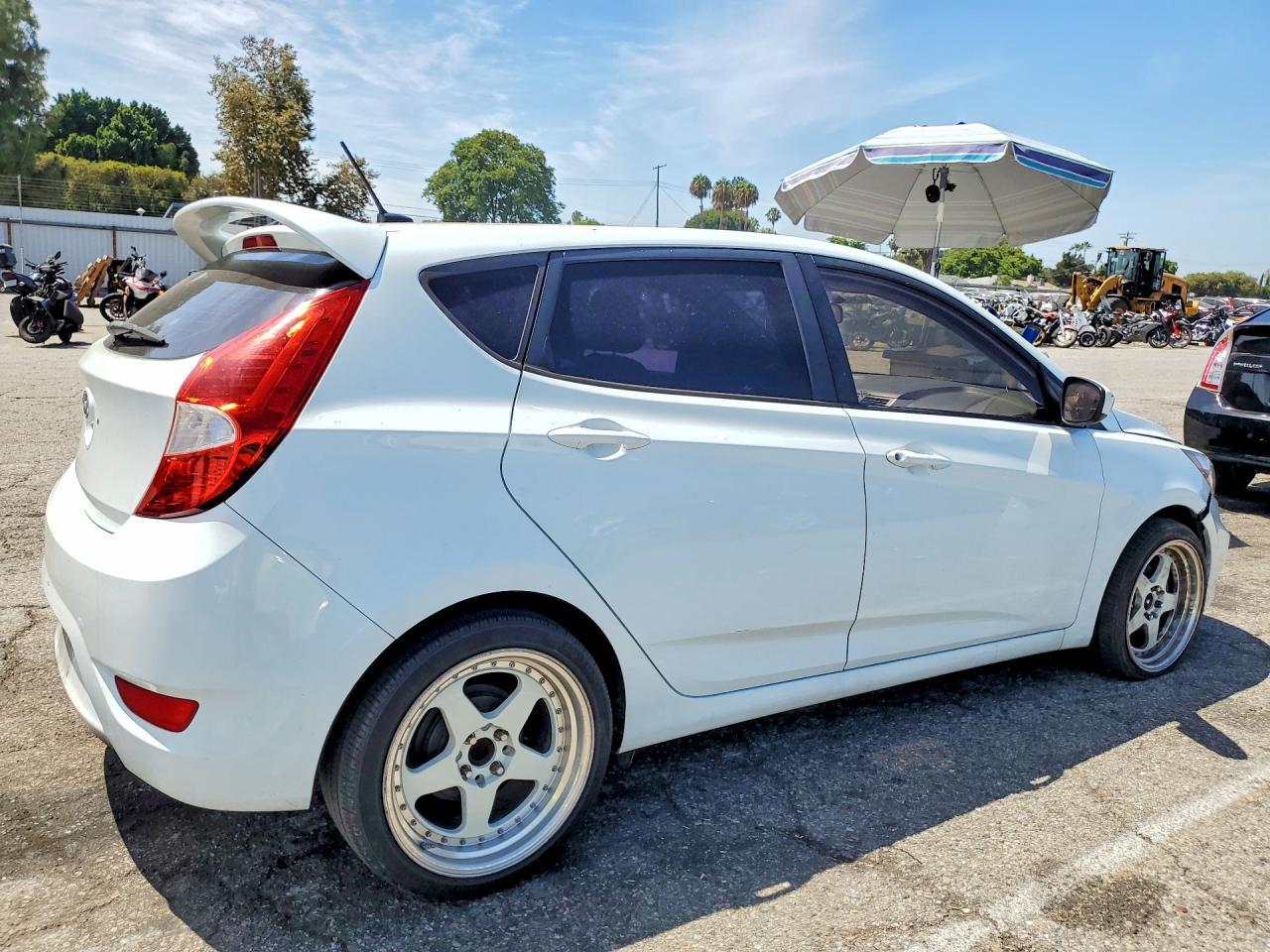 2014 Hyundai Accent Gs - Image 3
