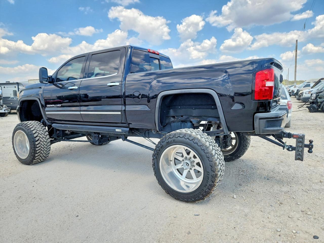 2015 GMC Sierra K2500 Denali - Image 2