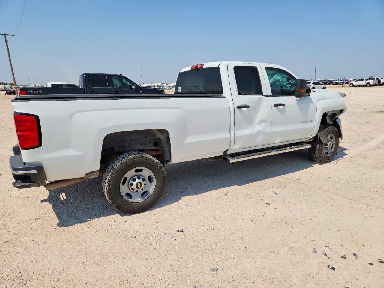 2019 Chevrolet Silverado C2500 Heavy Duty - Фото 3