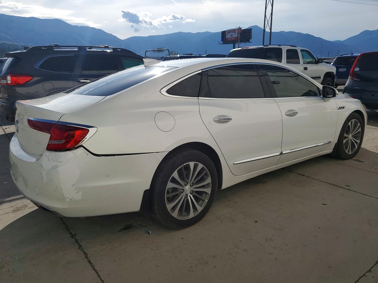 2018 Buick Lacrosse Premium - Image 3