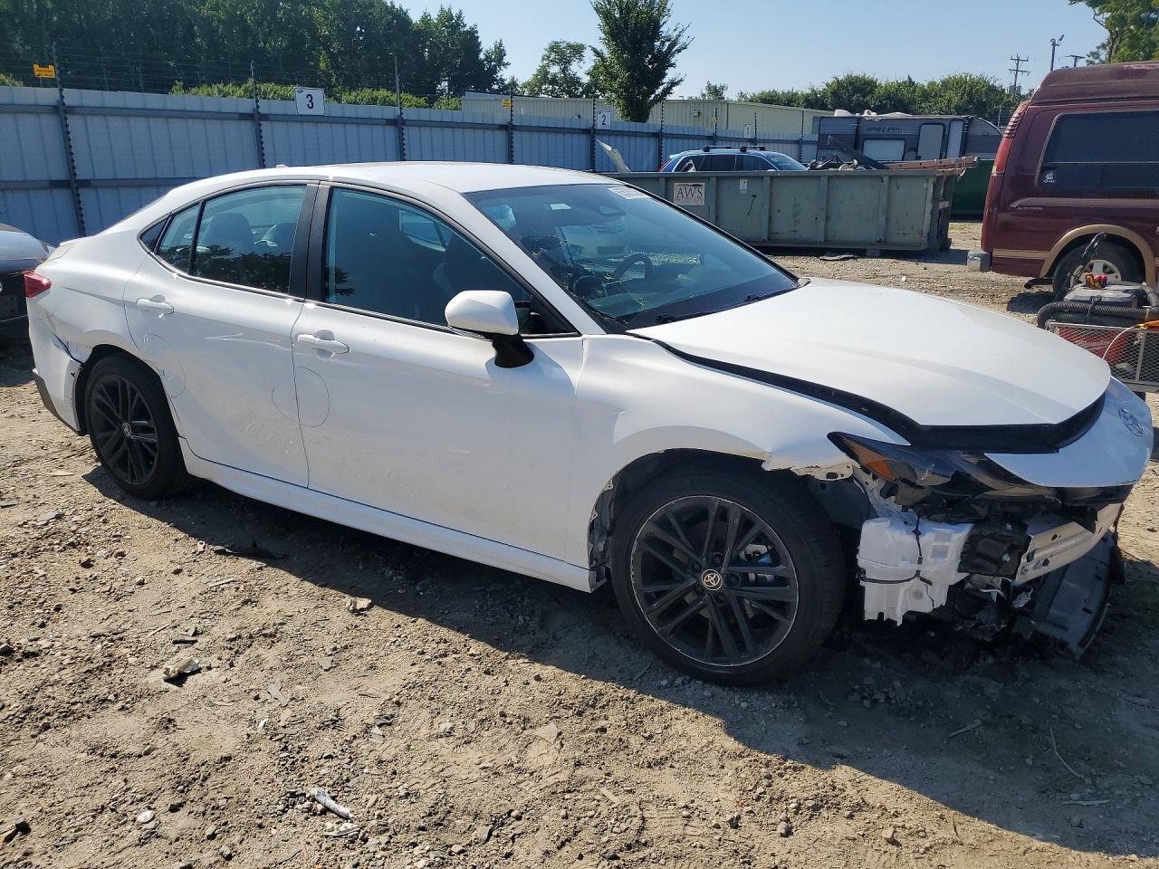 2025 Toyota Camry Se - Image 4