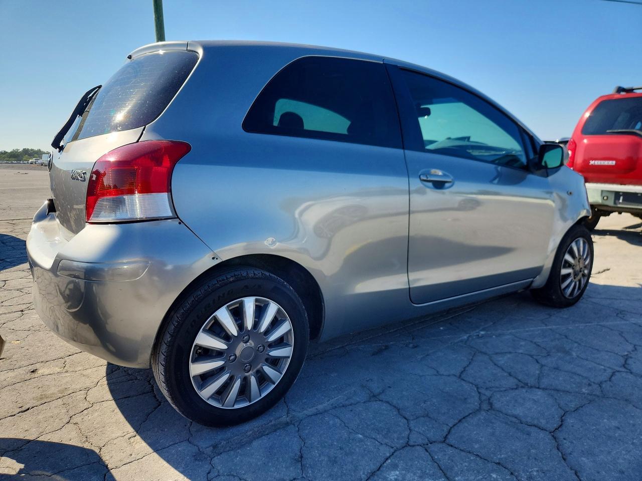 2010 Toyota Yaris Base - Фото 3