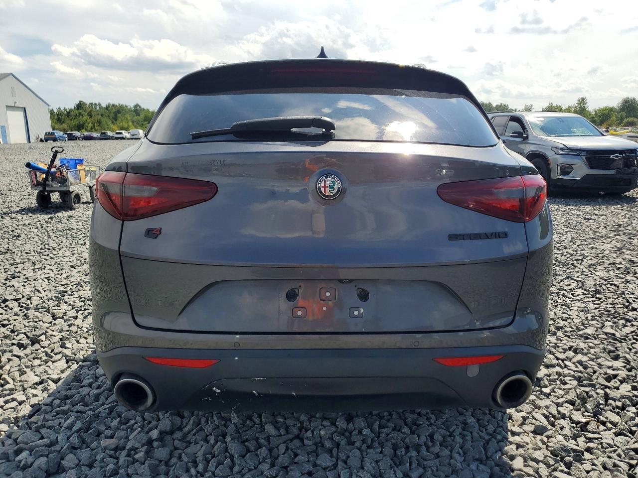 2018 Alfa Romeo Stelvio - Image 6