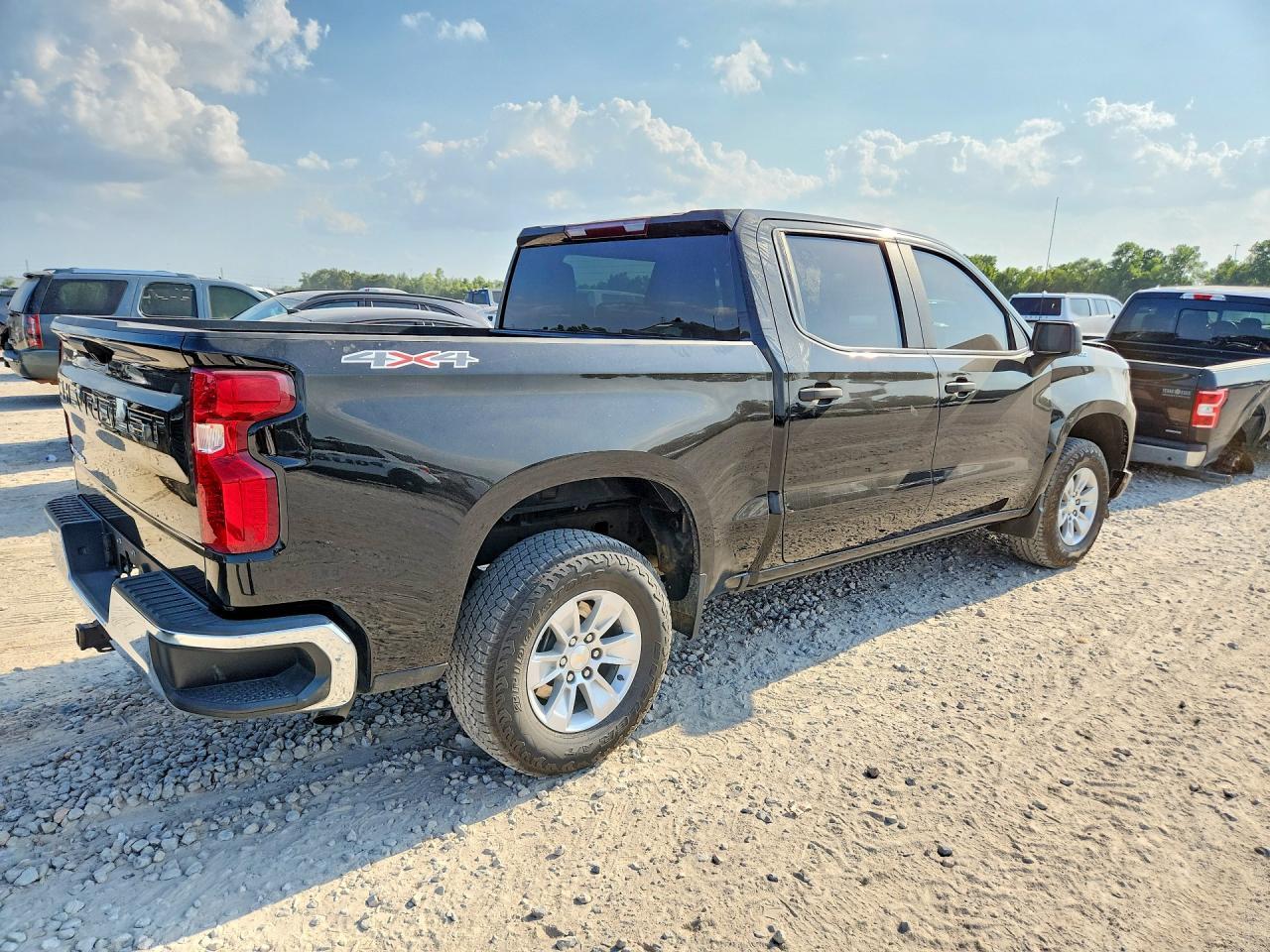 2024 Chevrolet Silverado K1500 - Фото 3