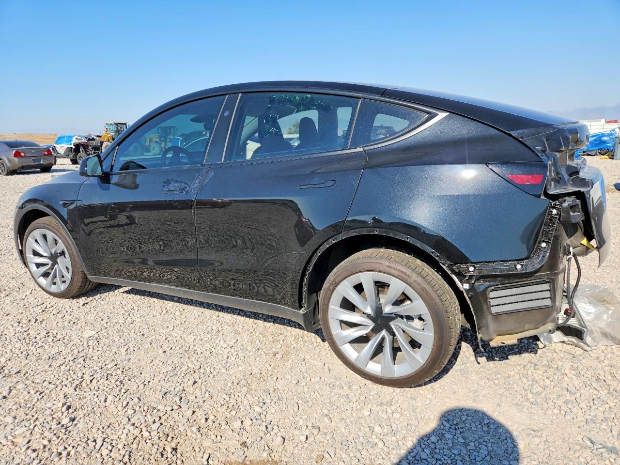 2026 Tesla Model Y - Image 2