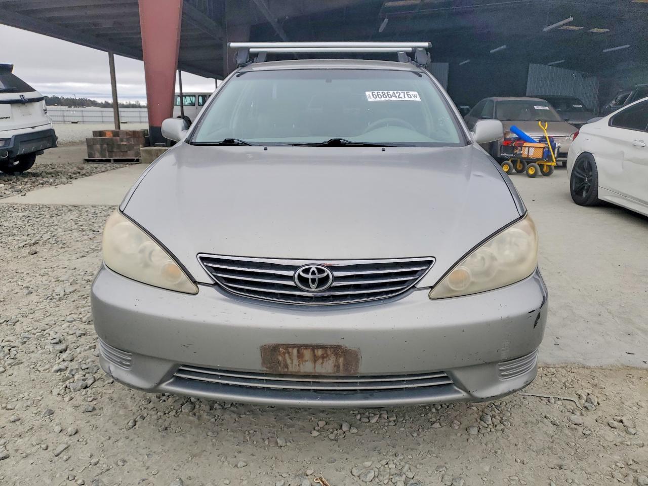 2005 Toyota Camry Le - Image 5