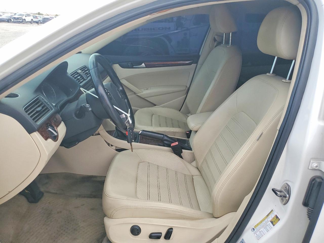 2012 Volkswagen Passat Sel - Image 7