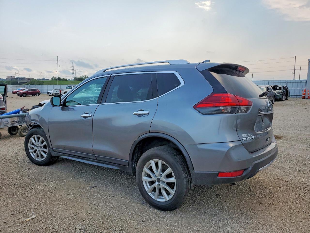 2017 Nissan Rogue Sv - Фото 2