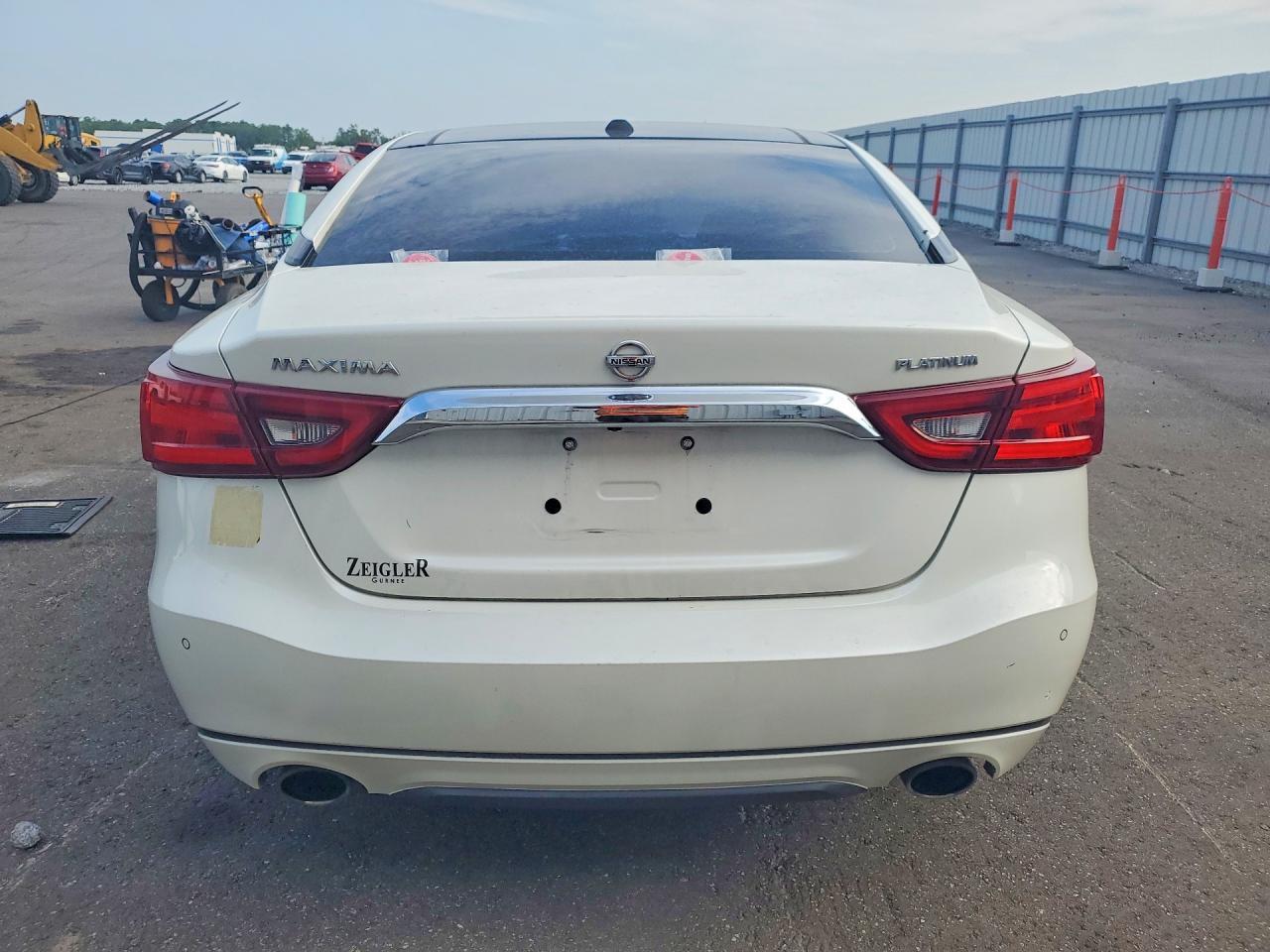 2017 Nissan Maxima Platinum - Image 6
