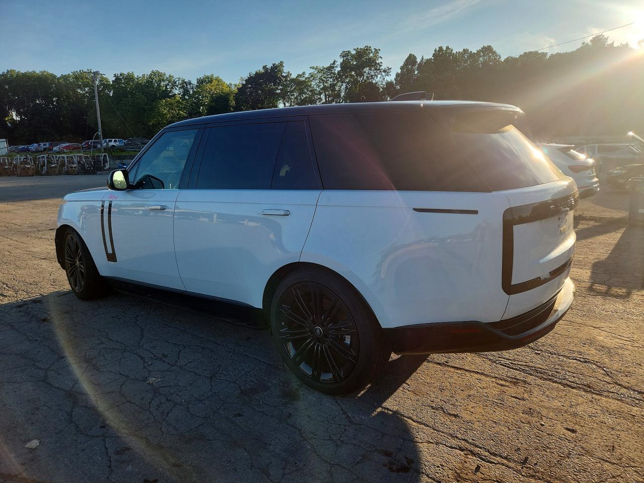 2025 Land Rover Range Rover Se - Image 2