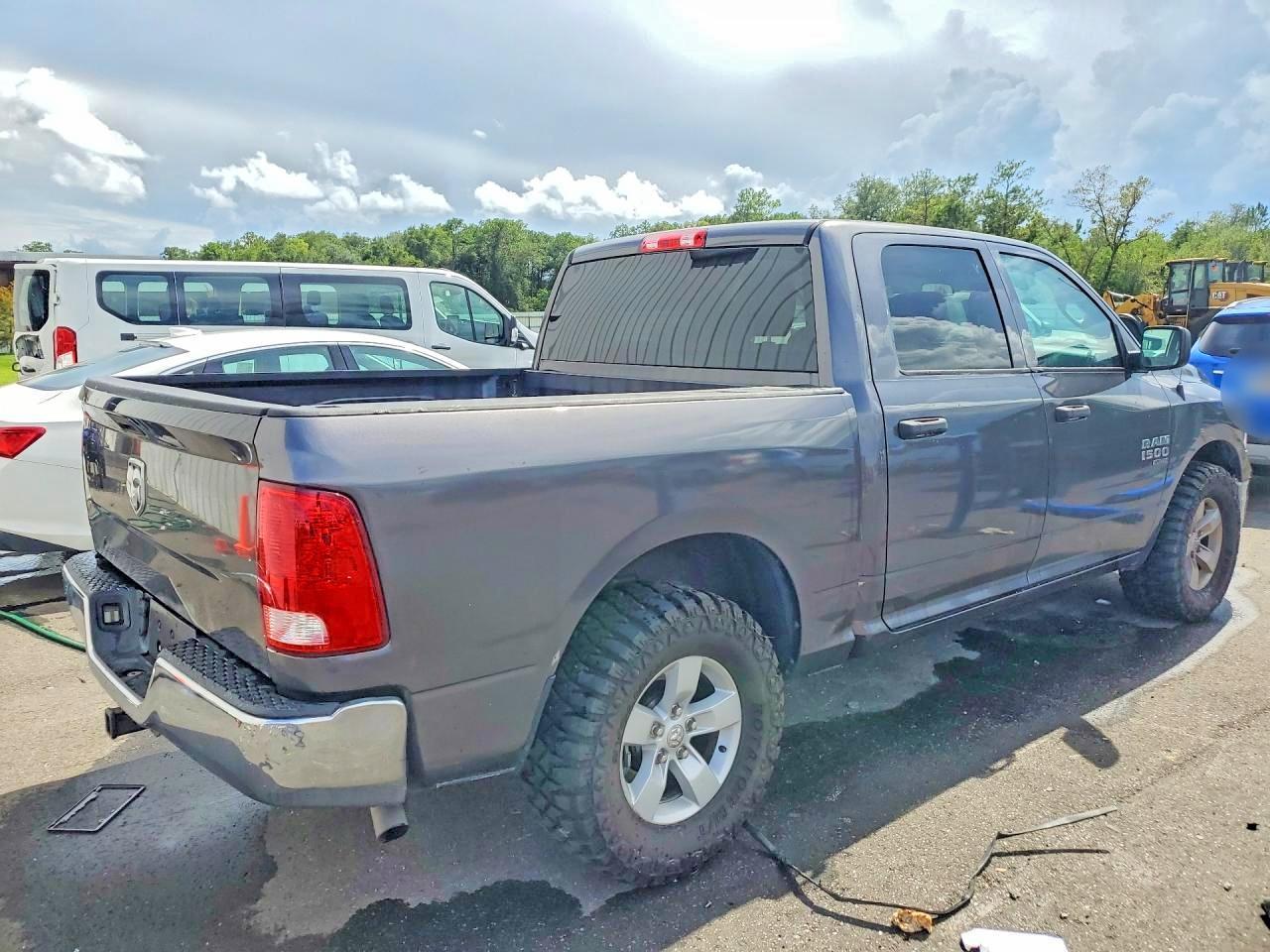 2021 Ram 1500 Classic Tradesman - Фото 3