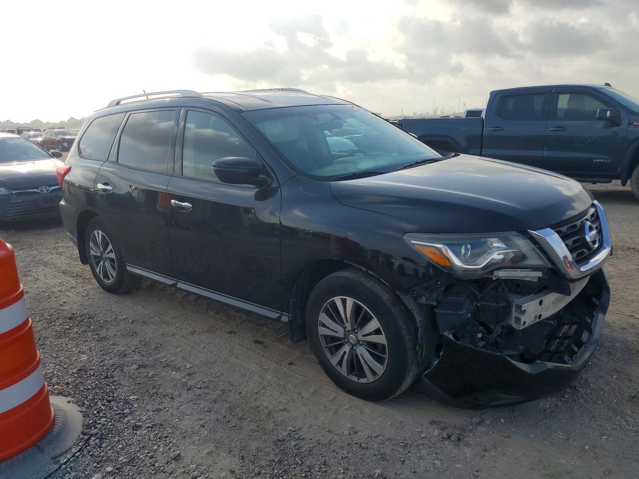 2017 Nissan Pathfinder S - Image 4