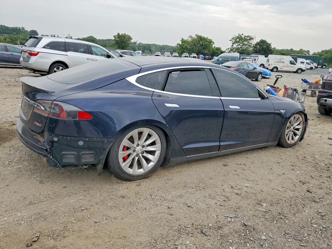 2015 Tesla Model S 85D - Фото 3
