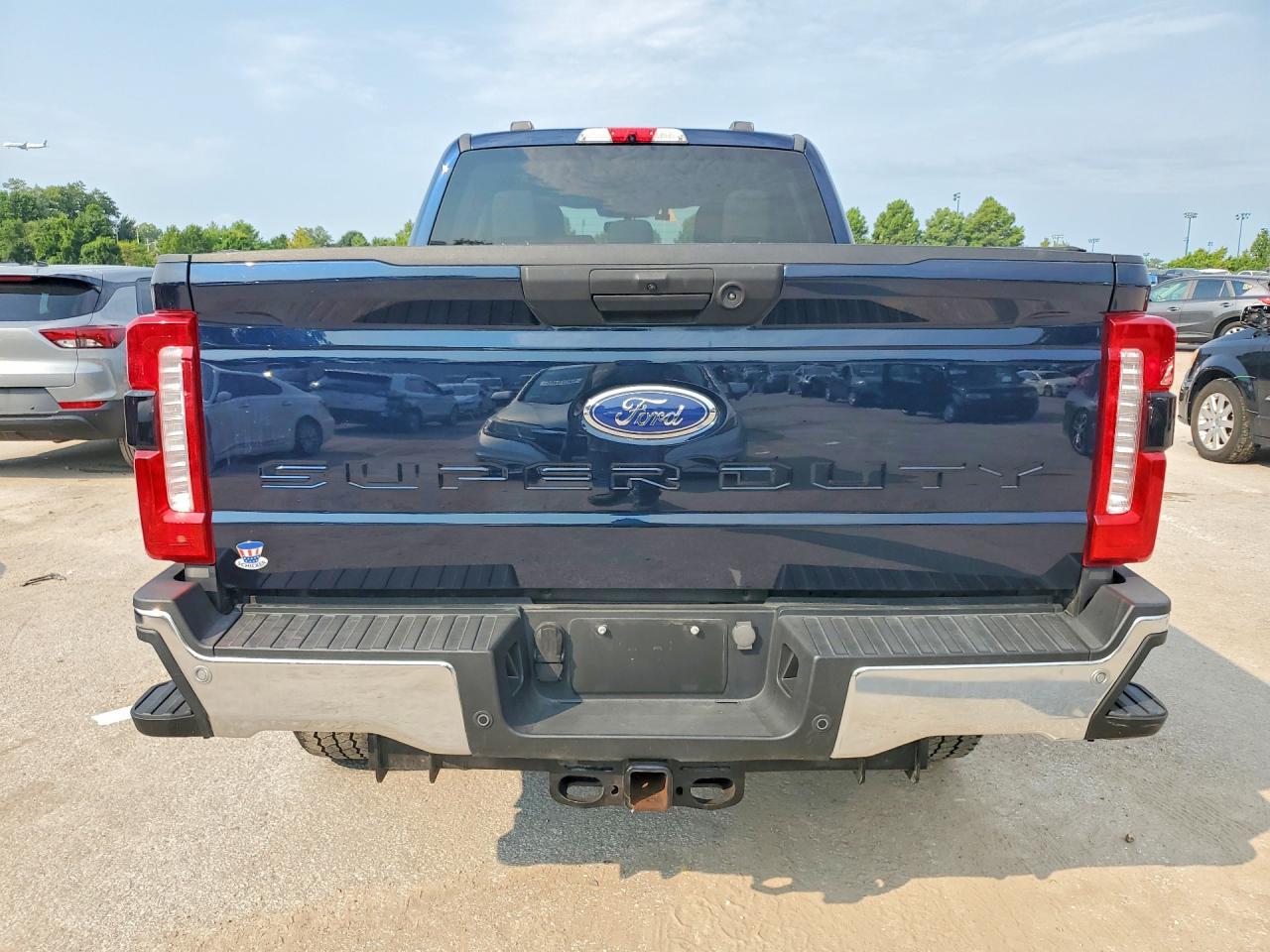 2023 Ford F350 Super Duty - Фото 6