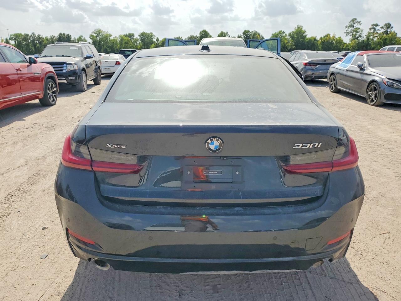 2025 BMW 330Xi - Фото 6