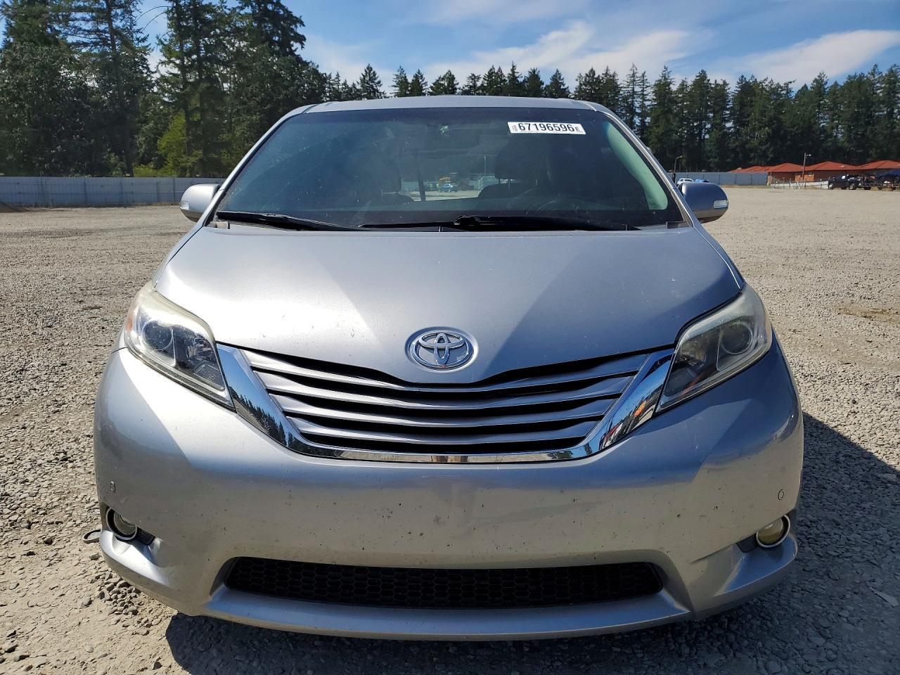 2015 Toyota Sienna Limited Premium 7-Passenger - Image 5