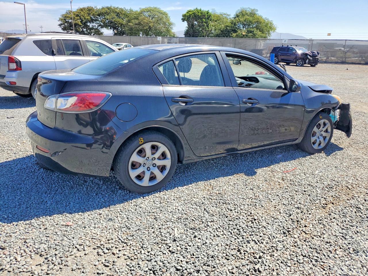 2013 Mazda 3 I - Фото 3