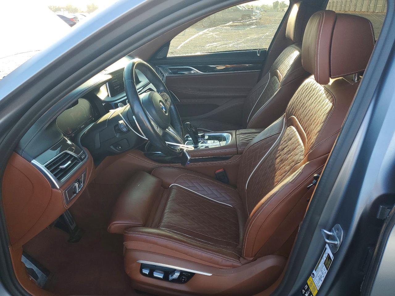 2022 BMW 750 Xi - Фото 7