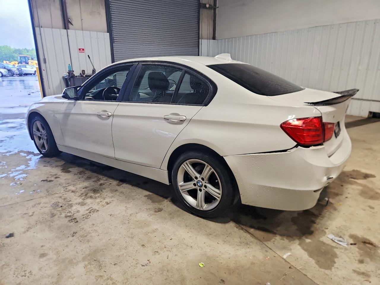 2014 BMW 320 I - Image 2