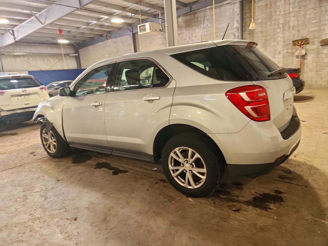 2017 Chevrolet Equinox Ls - Фото 2