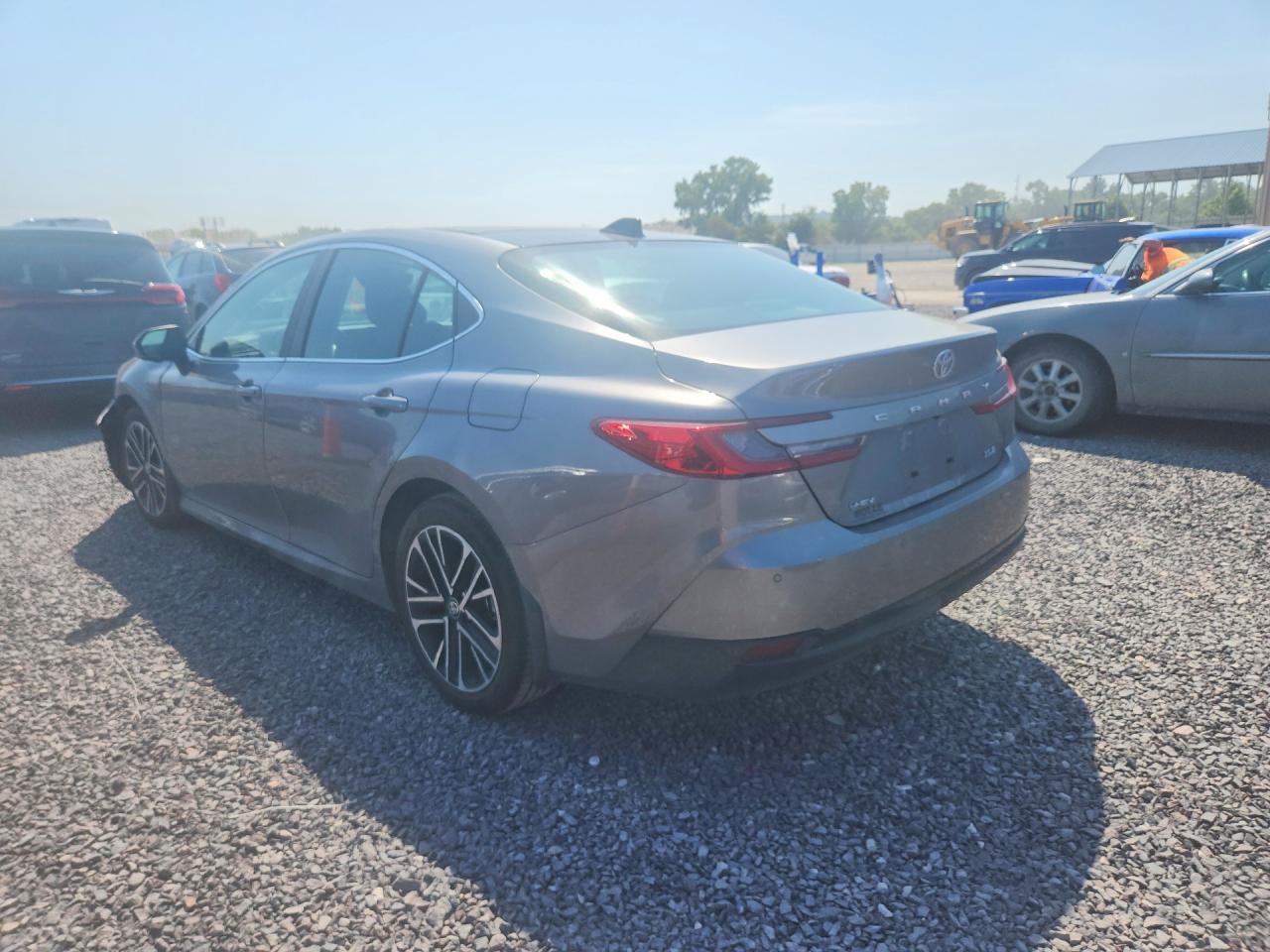 2025 Toyota Camry Xle - Фото 2