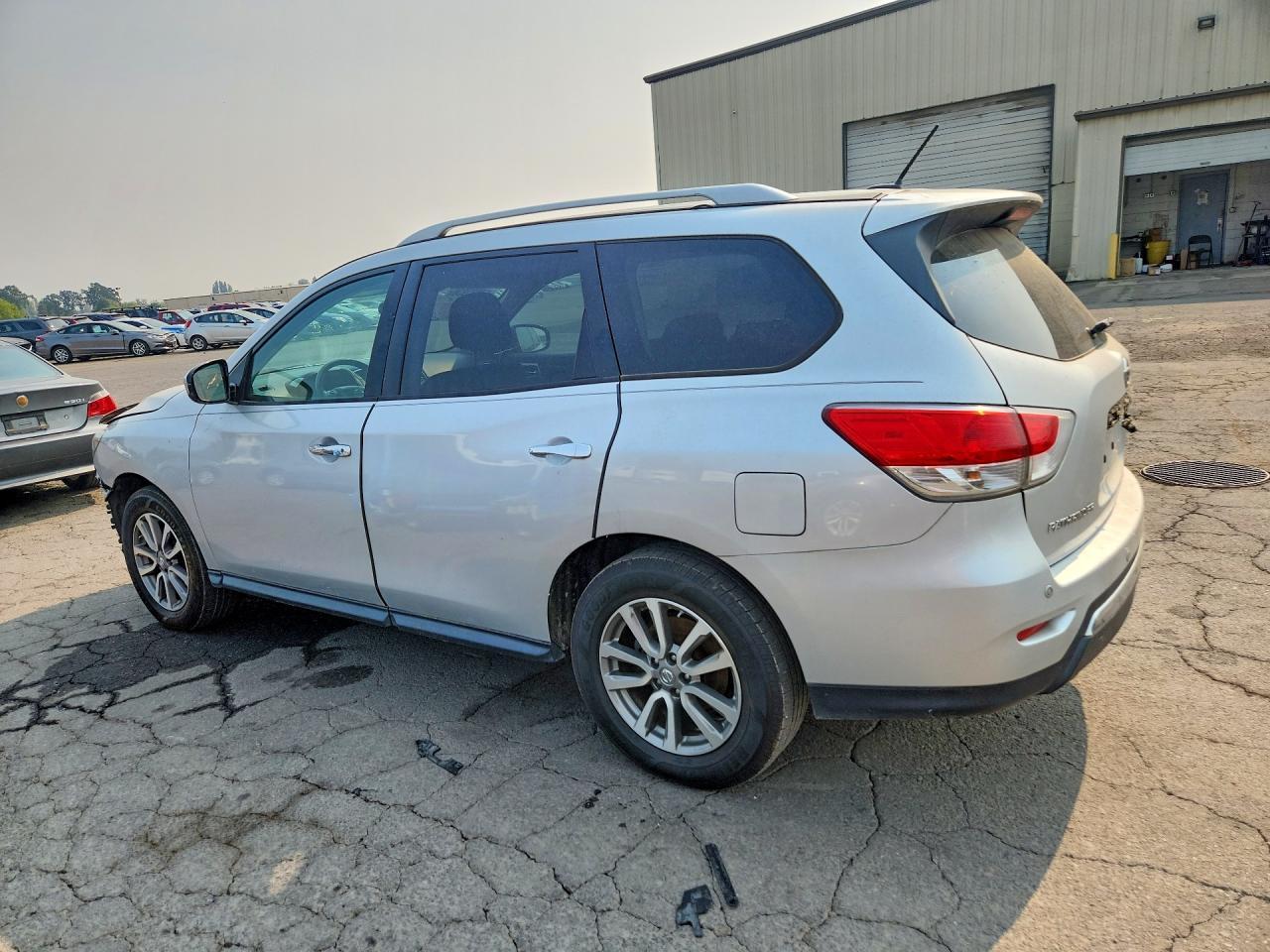 2013 Nissan Pathfinder S - Image 2