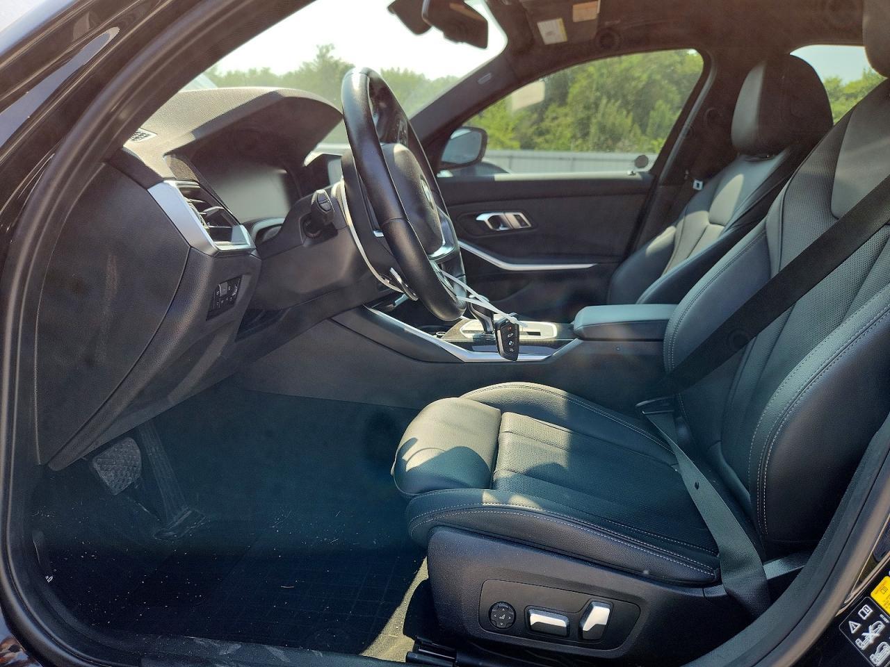2022 BMW 330Xi - Фото 7