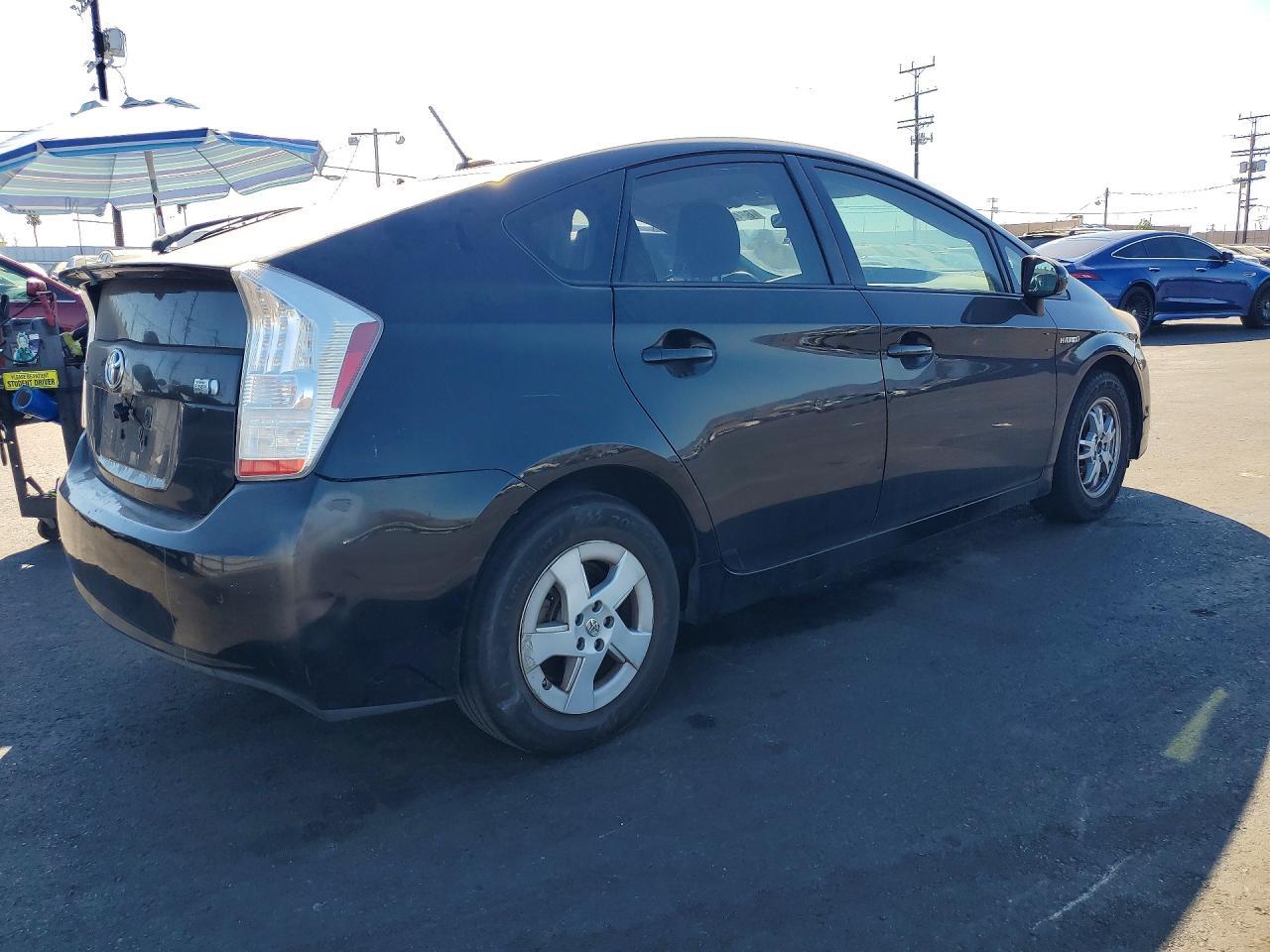 2011 Toyota Prius Two - Фото 3