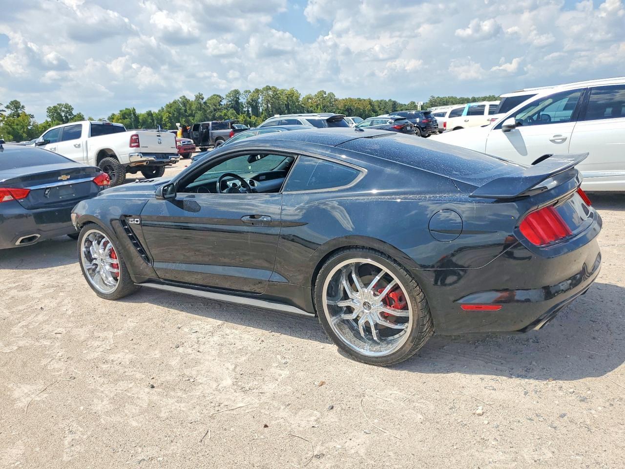 2015 Ford Mustang Gt - Фото 2