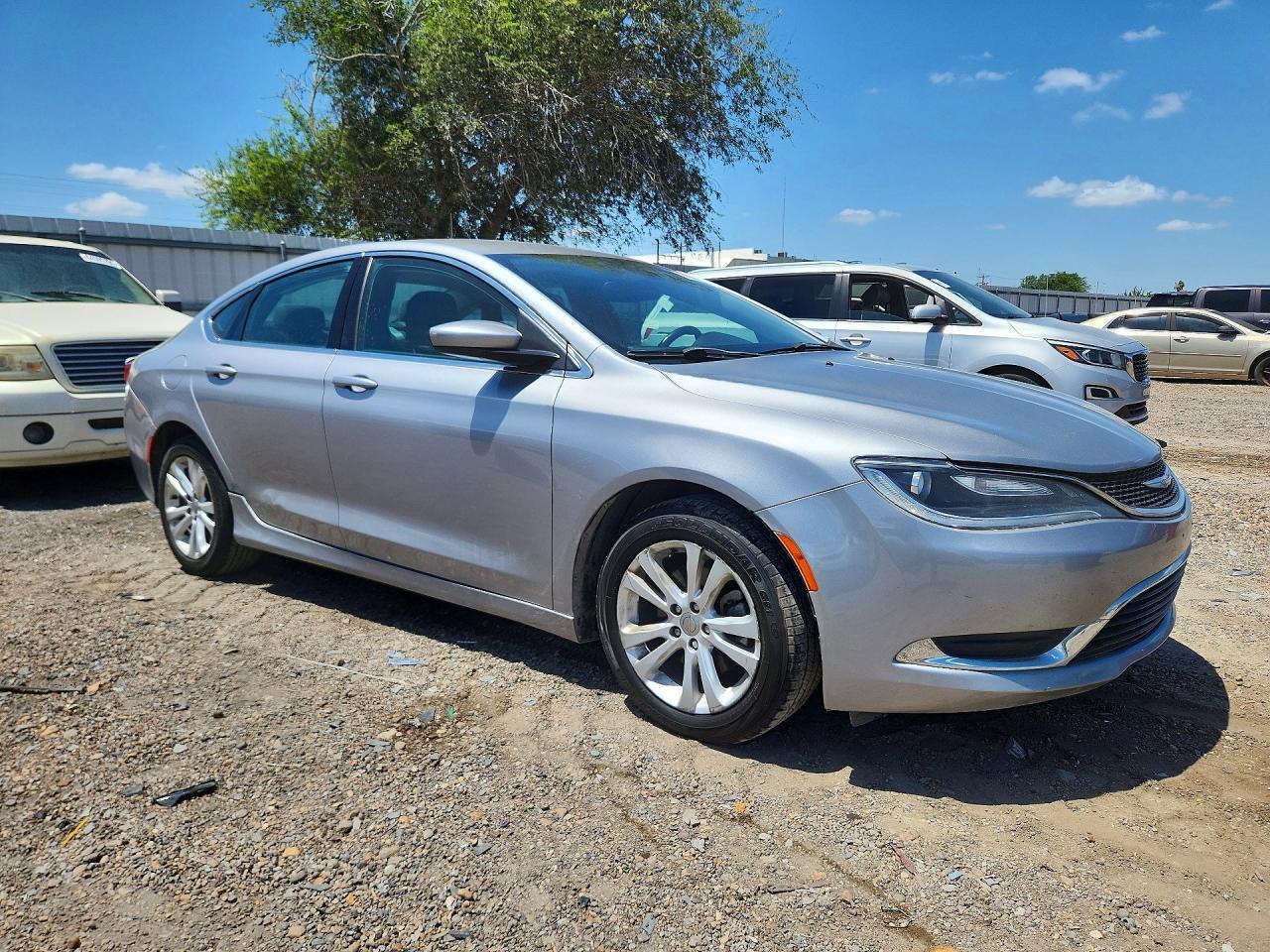 2015 Chrysler 200 Limited - Image 4