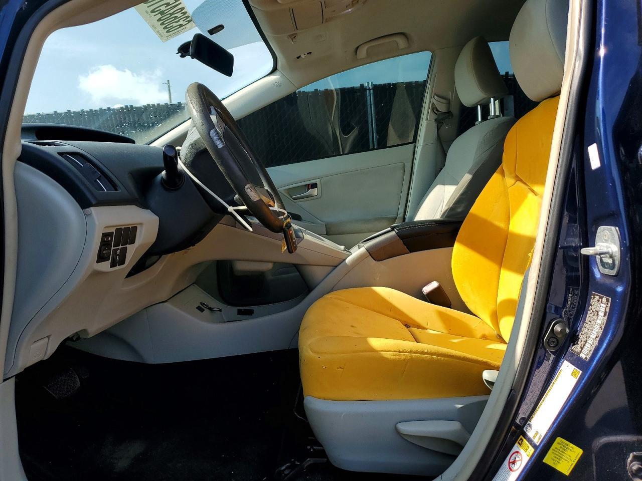 2013 Toyota Prius Two - Фото 7