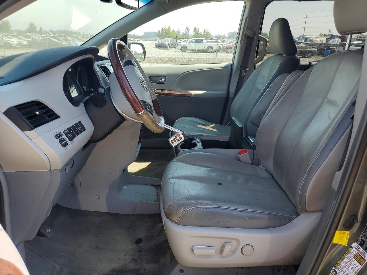 2013 Toyota Sienna Limited 7-Passenger - Фото 7