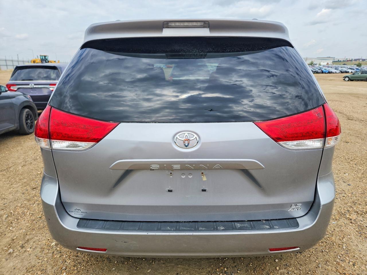 2011 Toyota Sienna Le - Фото 6