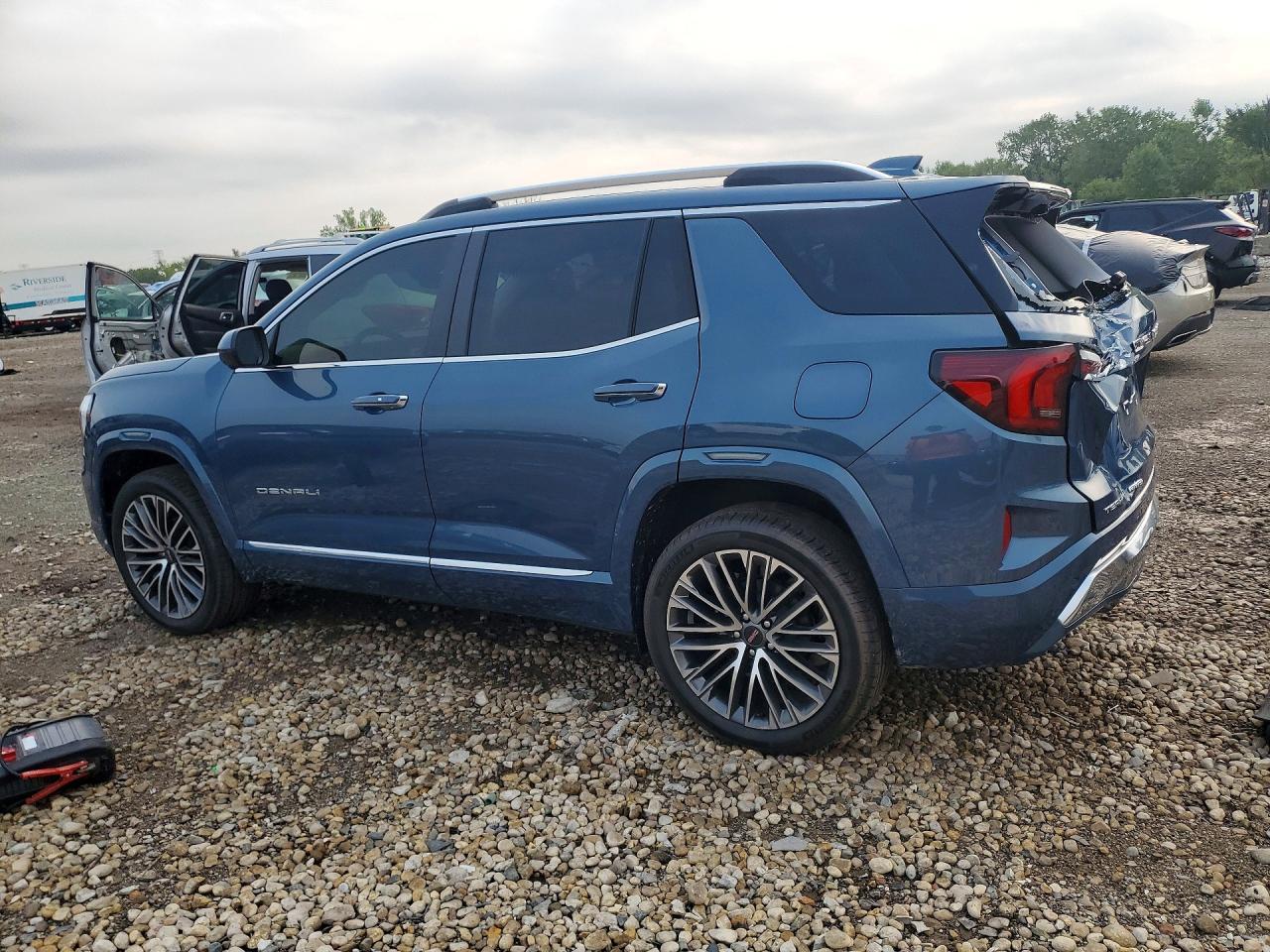 2026 GMC Terrain Denali - Фото 2